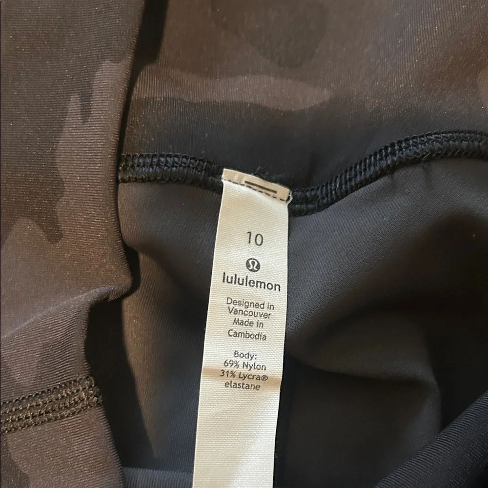 Lululemon camo cropped leggings - Picture 2 of 4